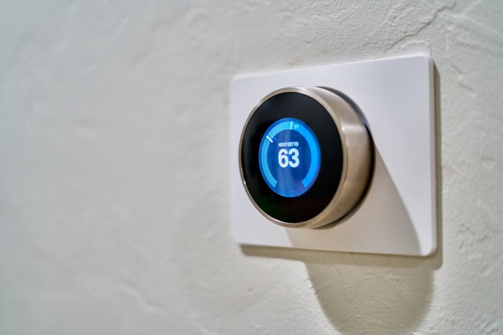 An AC system panel with heat set on that can not be changed, since that AC is not cooling.